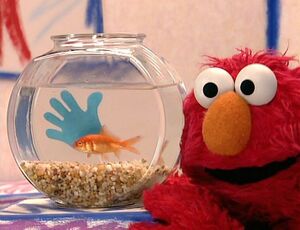 ElmosWorldHands02