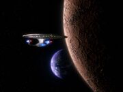 Enterprise-D im Orbit des dritten Mondes von Valo I