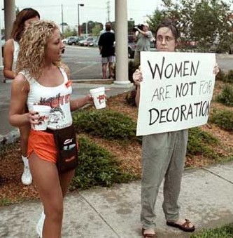 222831d1198361015_funny_pictures_hooters
