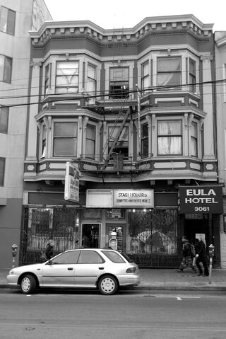 Eula Hotel bw