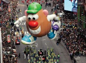 Hasbro-Mr.PotatoHead-MacysParade-2005
