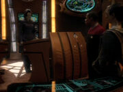 Dukat stellt Sisko Korinas vor