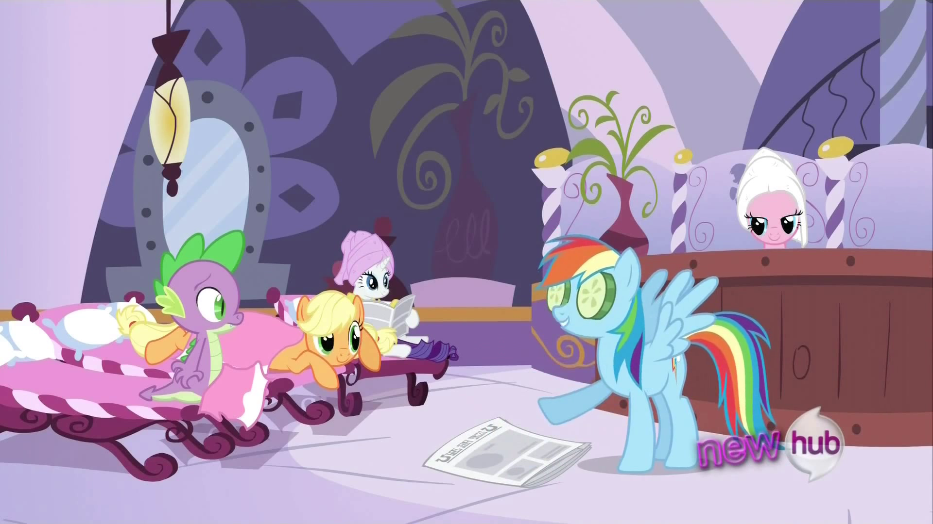 http://img4.wikia.nocookie.net/__cb20120331213247/mlp/images/3/35/Rainbow_Dash_latest_news_S2E23.png