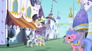 A Canterlot street S2E9