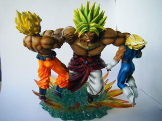  - 320px-Broly_vegeta_goku_modelkit_a