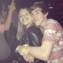 F7b722f0cb1011e28df322000a9e48a8 7