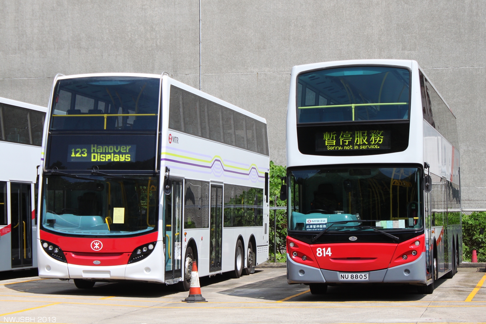 分别隶属港铁巴士的enviro500 mmc 11.