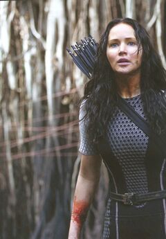 Katniss luego de que Johanna le sacara el rastreador