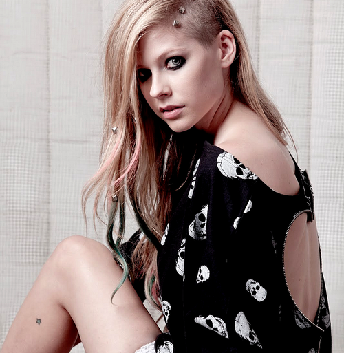 http://img4.wikia.nocookie.net/__cb20131222135133/glee/images/d/da/Avril%2BLavigne%2BAbbey%2BDawn%2B2013%2BPNG.png