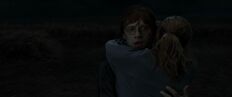 Ron Hermione hug