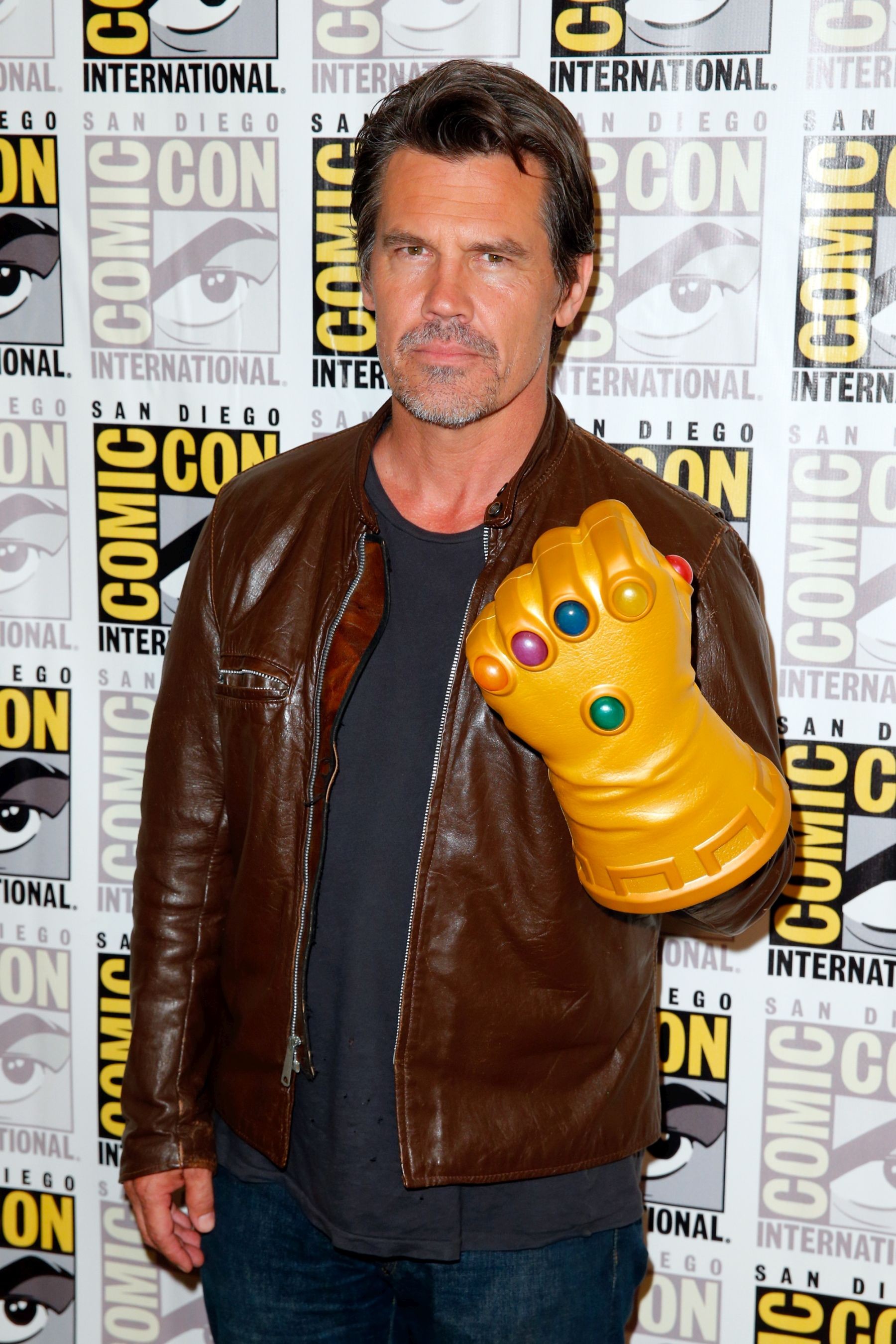 Josh_Brolin_Gauntlet_2.jpg