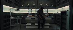 Gale viendo a Katniss recuperándose en el Distrito 13