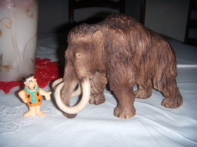 Fred_Flintstone_and_the_woolly_mammoth.JPG