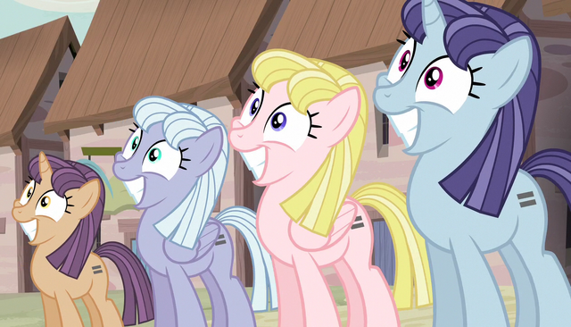 640px-Row_of_smiling_mares_S5E01.png