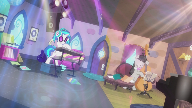 640px-DJ_Pon-3_and_Octavia%27s_playing_intensifies_S5E9.png