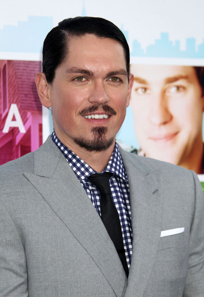 Steve Howey brother