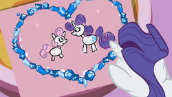Rarity looking at Sweetie Belle&#039;s drawing S02E05