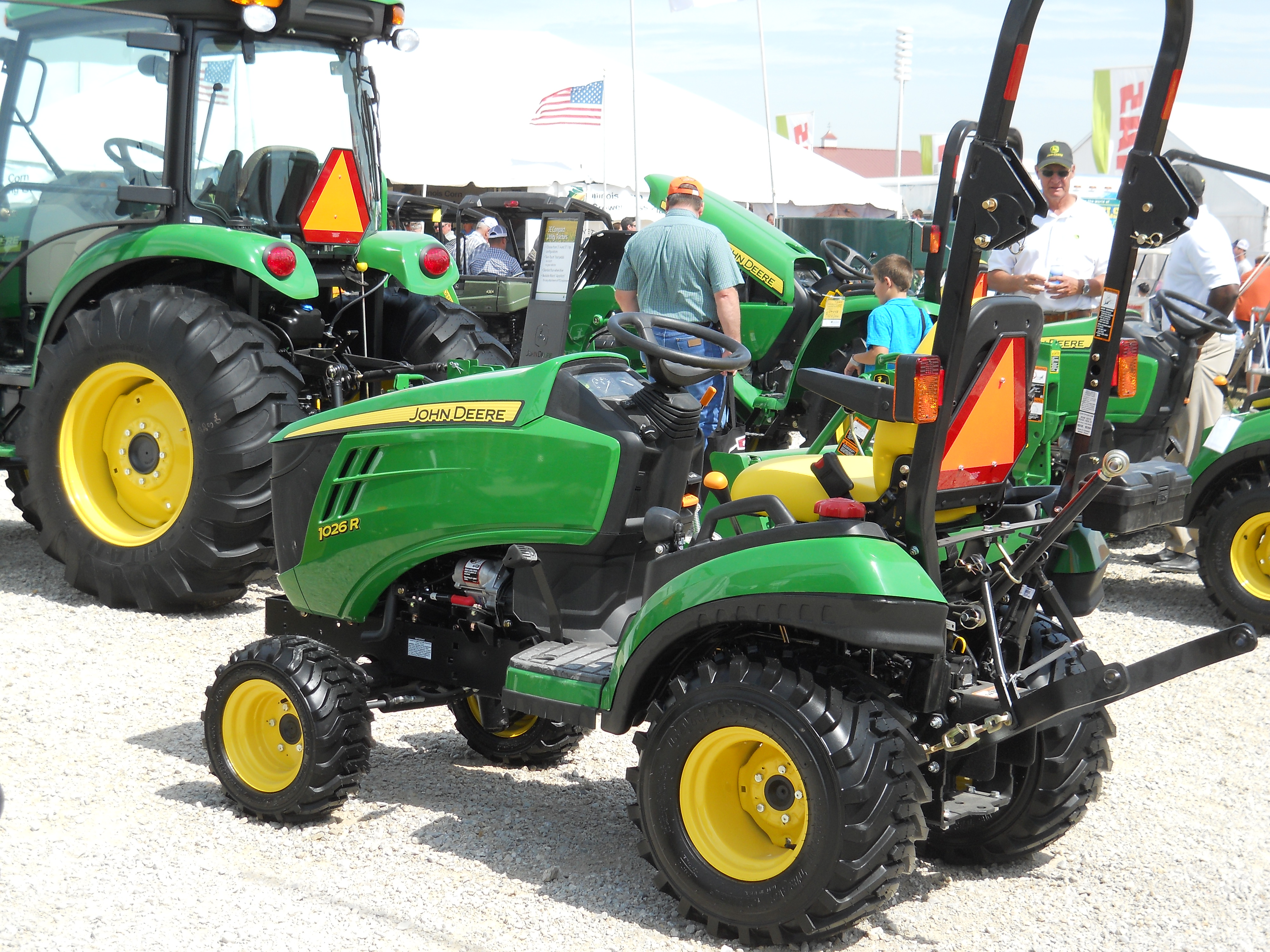 John Deere 1026 R - Tractor & Construction Plant Wiki - The classic ...