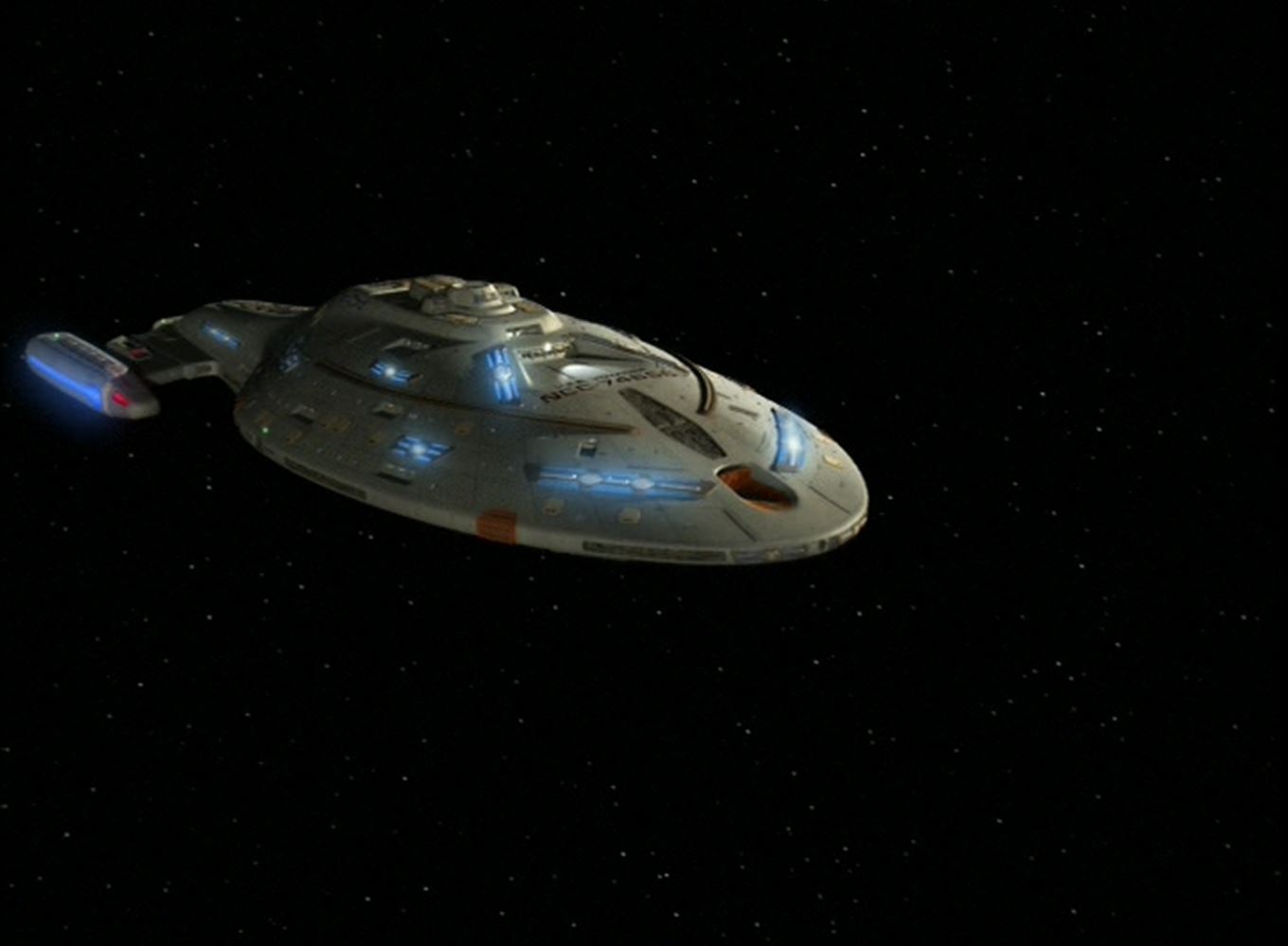 USS_Voyager_deploying_hull_armor_1.jpg