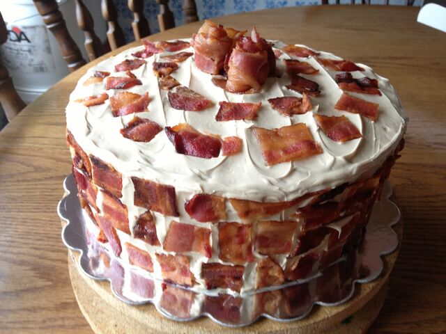 640px-Bacon-cake-31.jpg