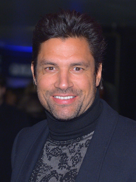 Next photo of Manu Bennett